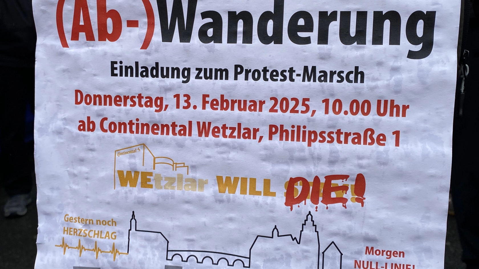 Kolleginnen und Kollegen von Continental demonstrieren in Wetzlar