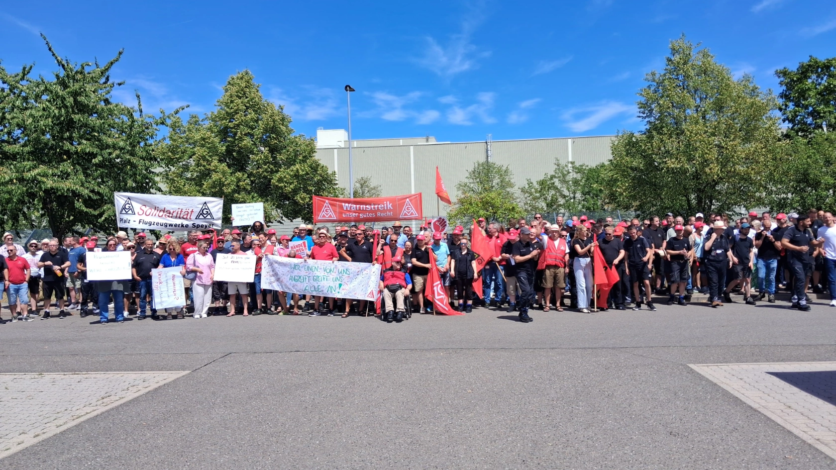 Aktion bei Mercedes-Benz in Germersheim
