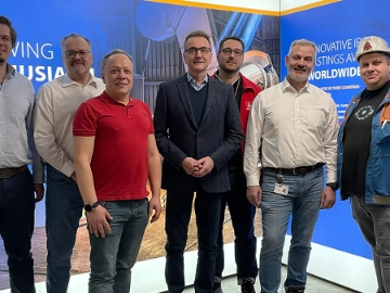 Bezirksleiter Jörg Köhlinger besichtigt neue Tiegelofenanlage der Fritz Winter Eisengießerei