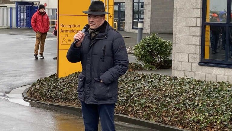 Kolleginnen und Kollegen von Continental demonstrieren in Wetzlar